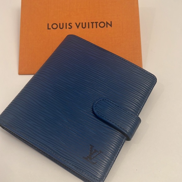 Louis Vuitton Epi Leather Wallet 4.5” x 4” - Picture 4 of 11